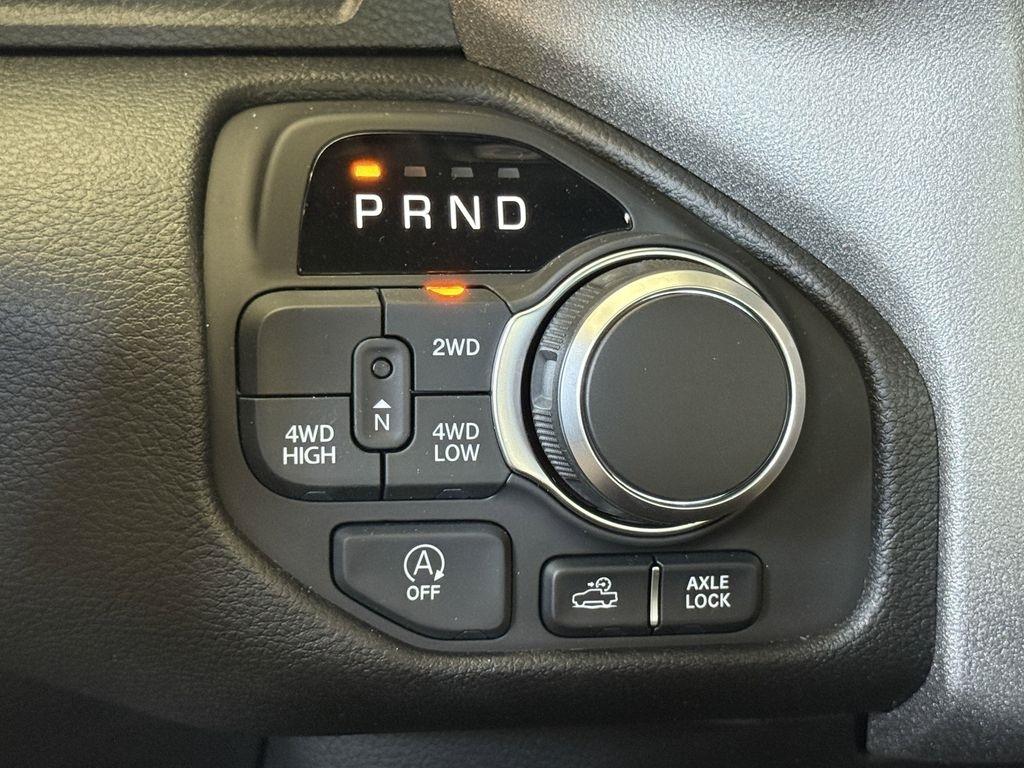 RAM 1500 Tradesman Crew Cab SWB 4WD 2025