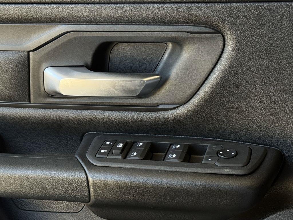 RAM 1500 Tradesman Crew Cab SWB 4WD 2025