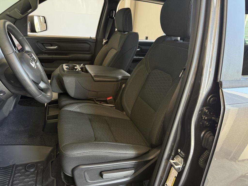 RAM 1500 Tradesman Crew Cab SWB 4WD 2025