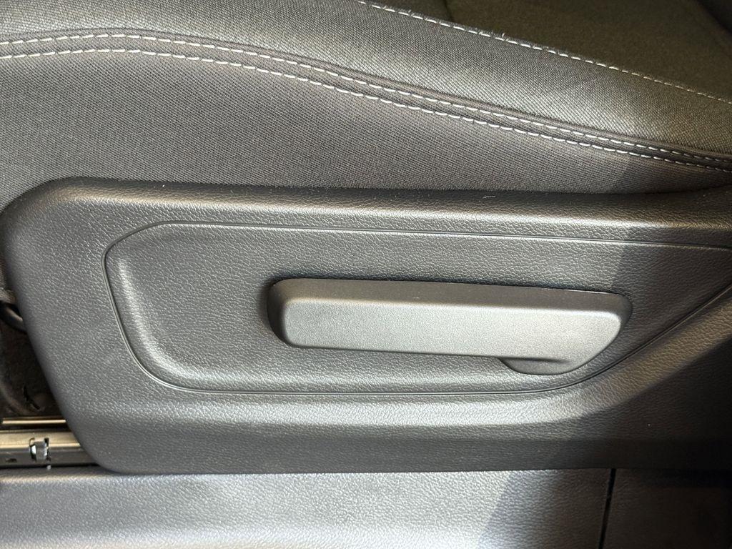 RAM 1500 Tradesman Crew Cab SWB 4WD 2025