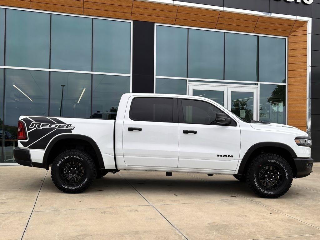 RAM 1500 Rebel Crew Cab SB 4WD 2025