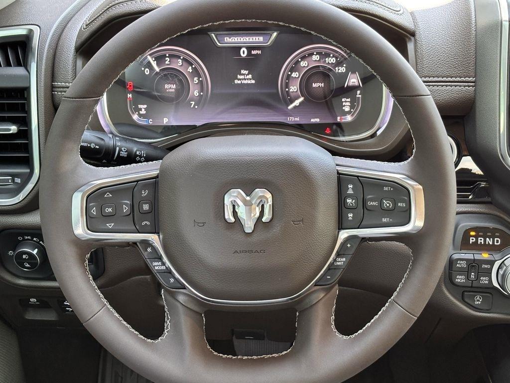 RAM 1500 Laramie Crew Cab SWB 4WD 2025