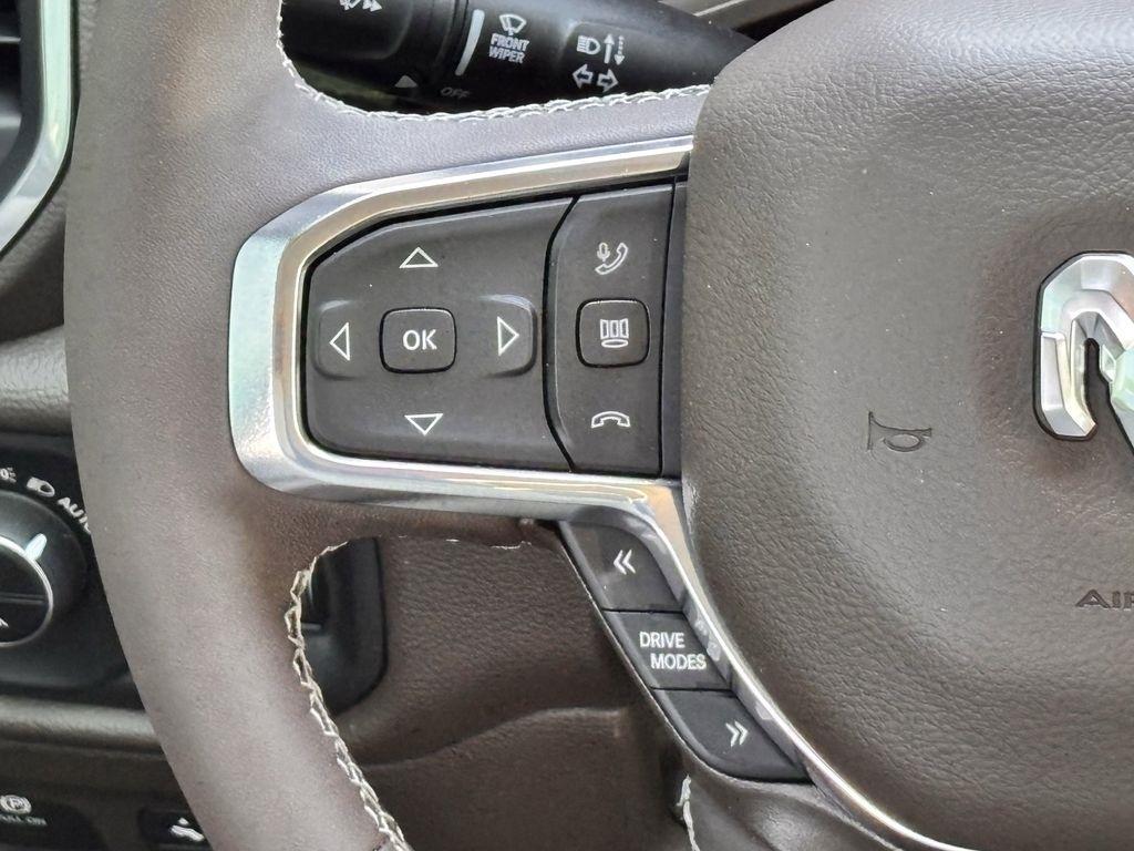 RAM 1500 Laramie Crew Cab SWB 4WD 2025