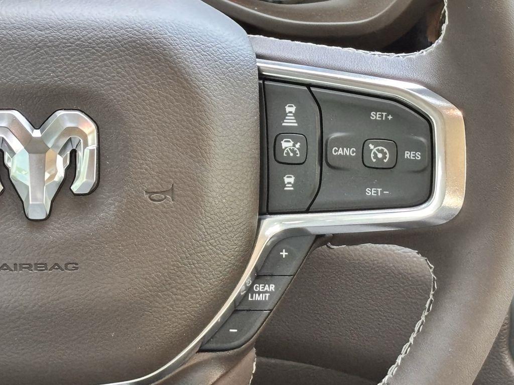 RAM 1500 Laramie Crew Cab SWB 4WD 2025