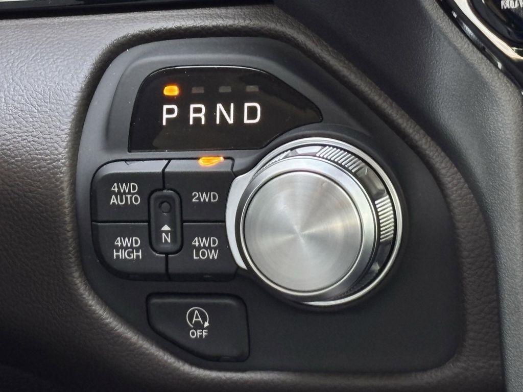 RAM 1500 Laramie Crew Cab SWB 4WD 2025