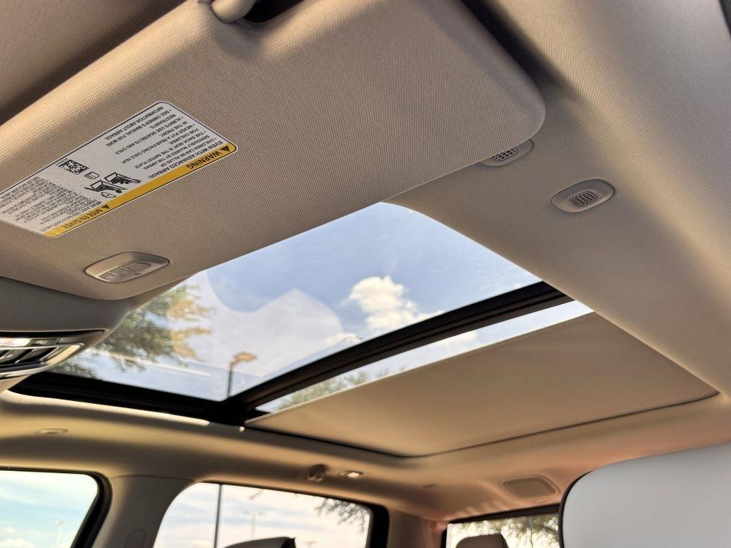 RAM 1500 Laramie Crew Cab SWB 4WD 2025