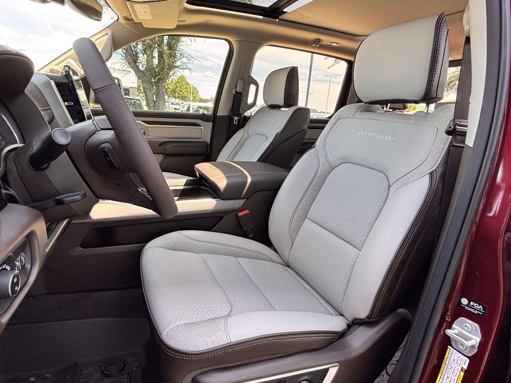 RAM 1500 Laramie Crew Cab SWB 4WD 2025