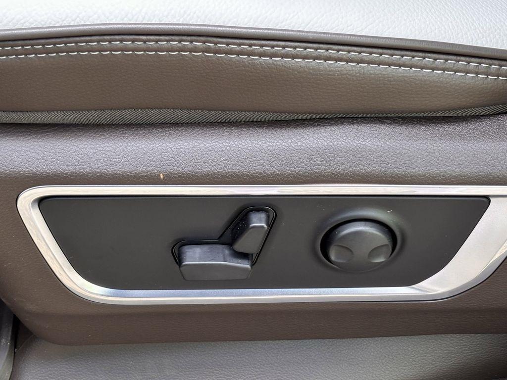 RAM 1500 Laramie Crew Cab SWB 4WD 2025