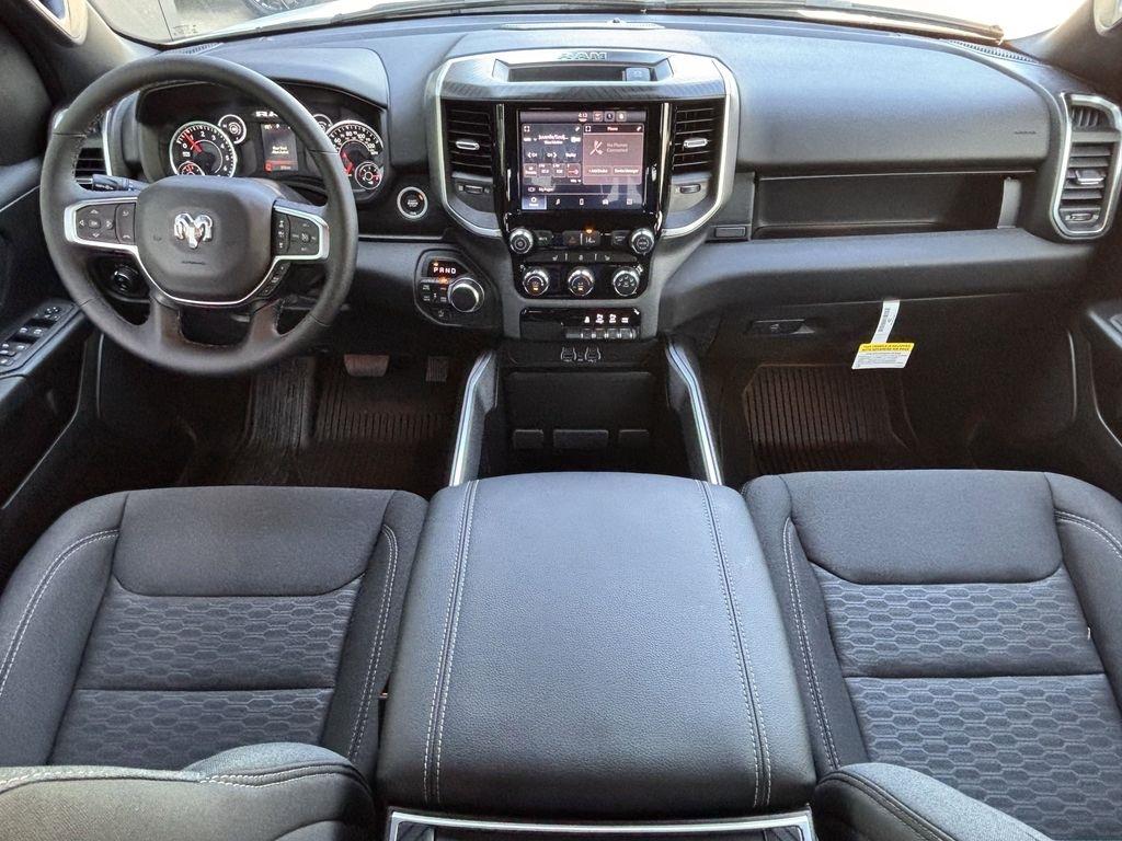 RAM 1500 Big Horn Crew Cab SWB 4WD 2025