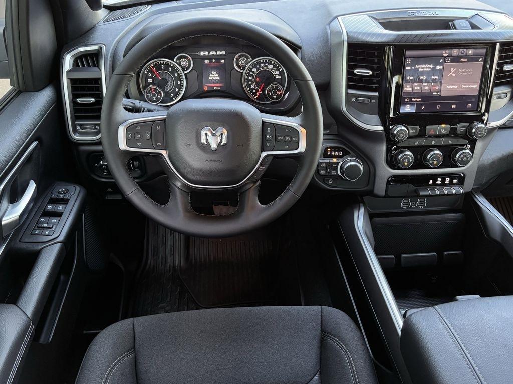 RAM 1500 Big Horn Crew Cab SWB 4WD 2025