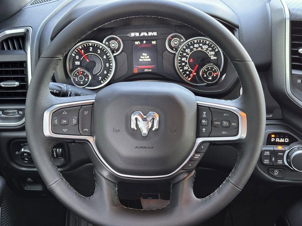 RAM 1500 Big Horn Crew Cab SWB 4WD 2025