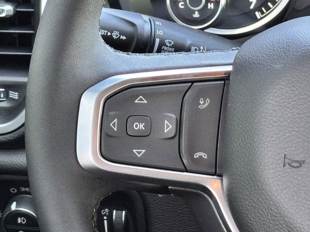 RAM 1500 Big Horn Crew Cab SWB 4WD 2025