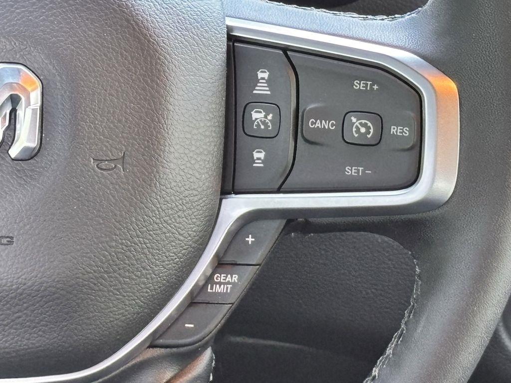 RAM 1500 Big Horn Crew Cab SWB 4WD 2025