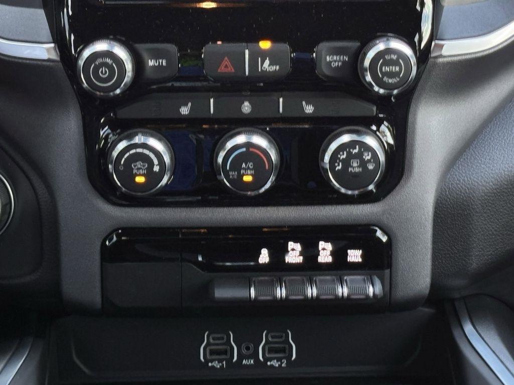 RAM 1500 Big Horn Crew Cab SWB 4WD 2025