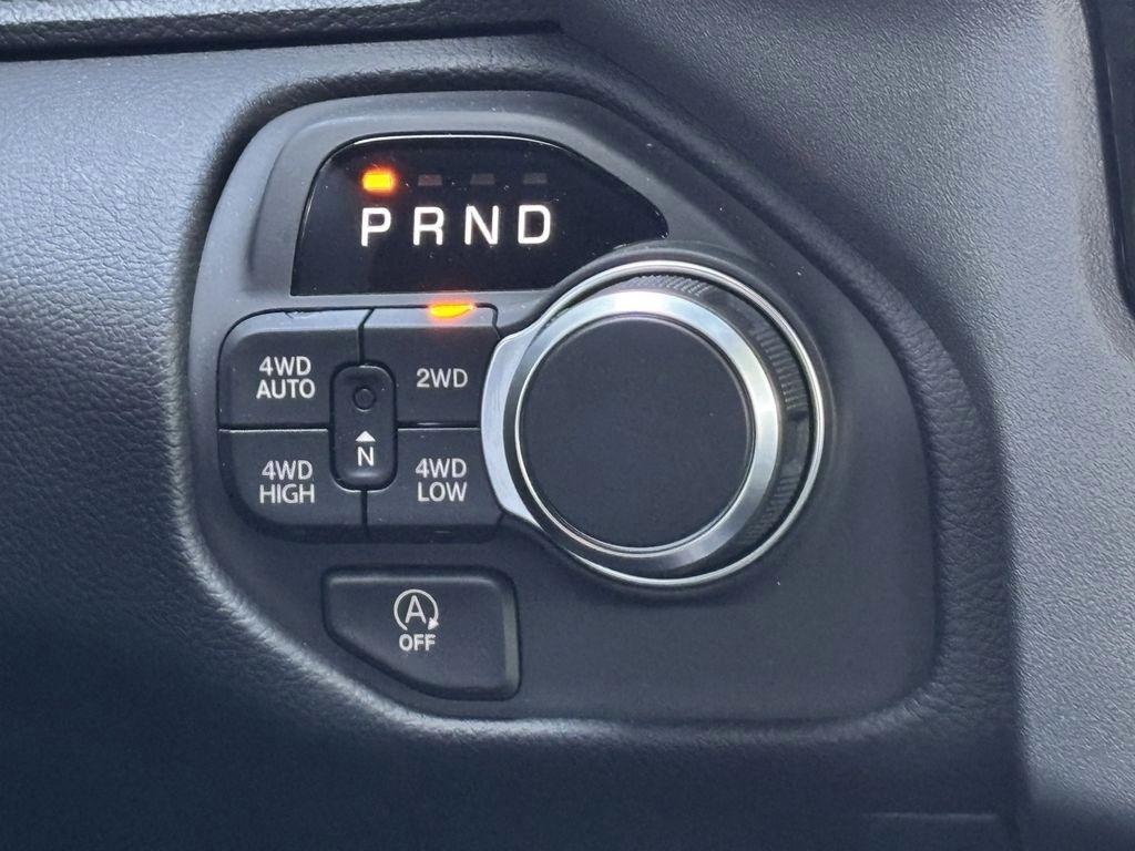 RAM 1500 Big Horn Crew Cab SWB 4WD 2025