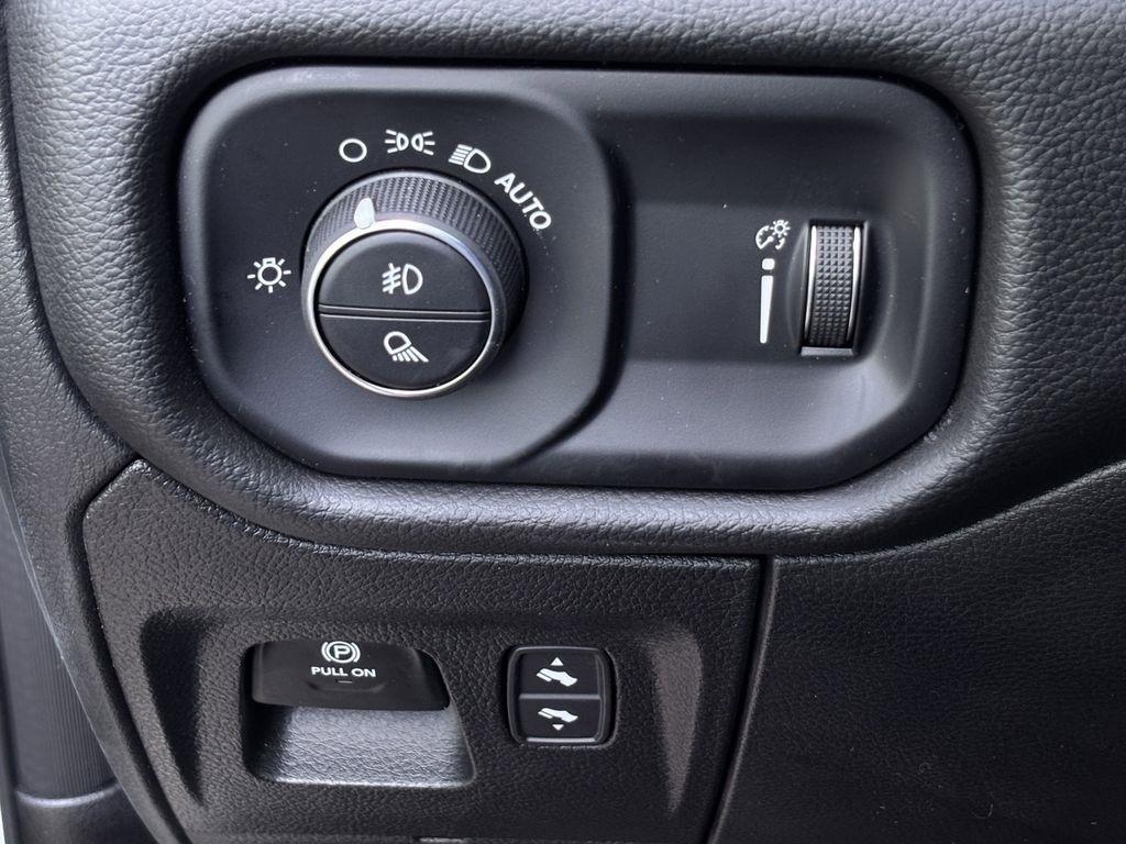 RAM 1500 Big Horn Crew Cab SWB 4WD 2025