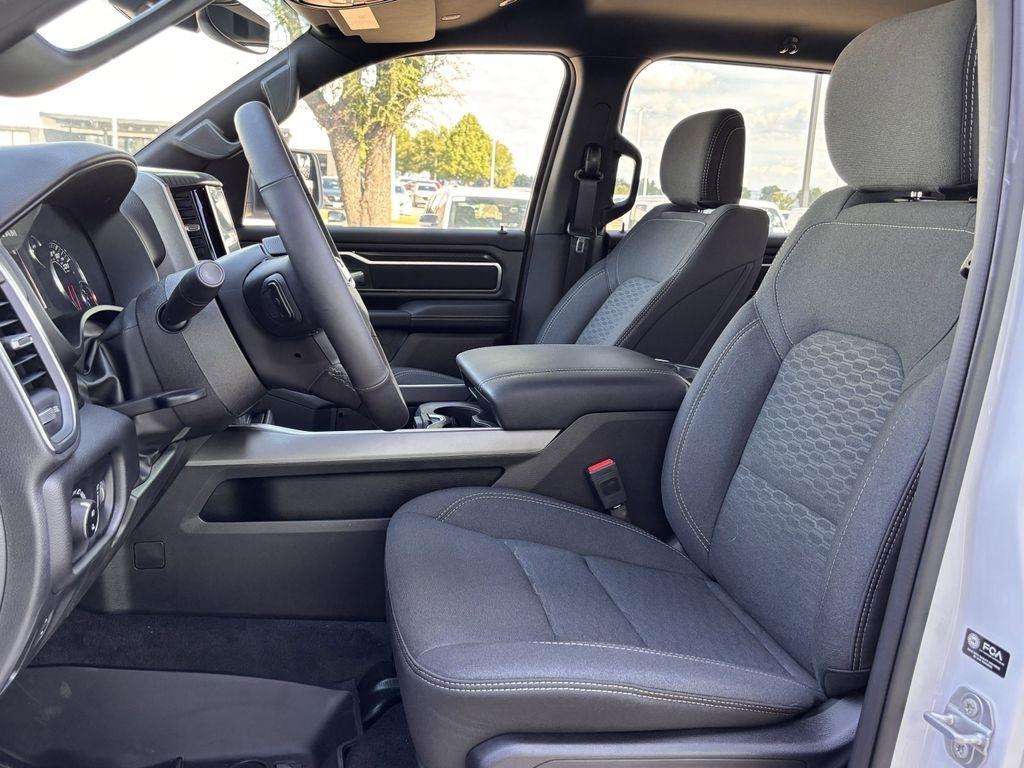 RAM 1500 Big Horn Crew Cab SWB 4WD 2025