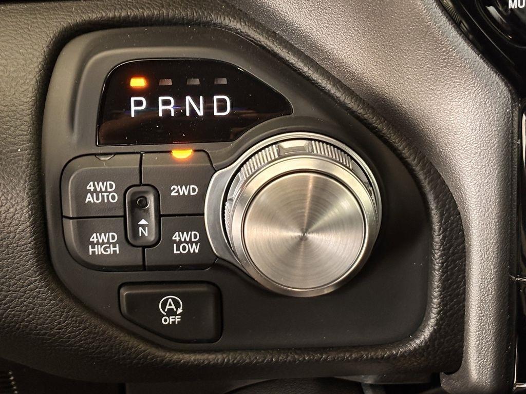 RAM 1500 Laramie Crew Cab LWB 4WD 2025