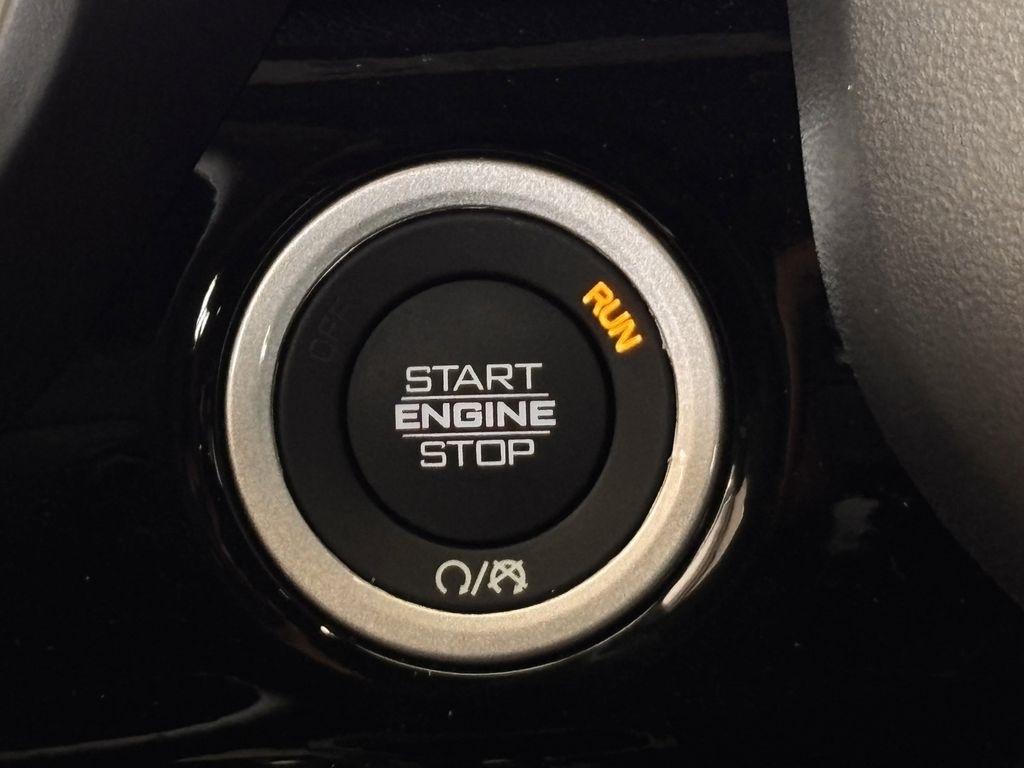 RAM 1500 Laramie Crew Cab LWB 4WD 2025