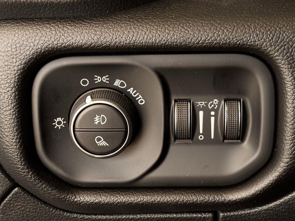 RAM 1500 Laramie Crew Cab LWB 4WD 2025