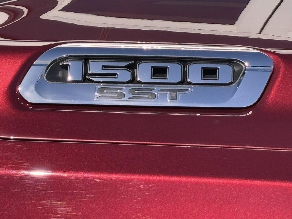 RAM 1500 Laramie Crew Cab SWB 4WD 2025