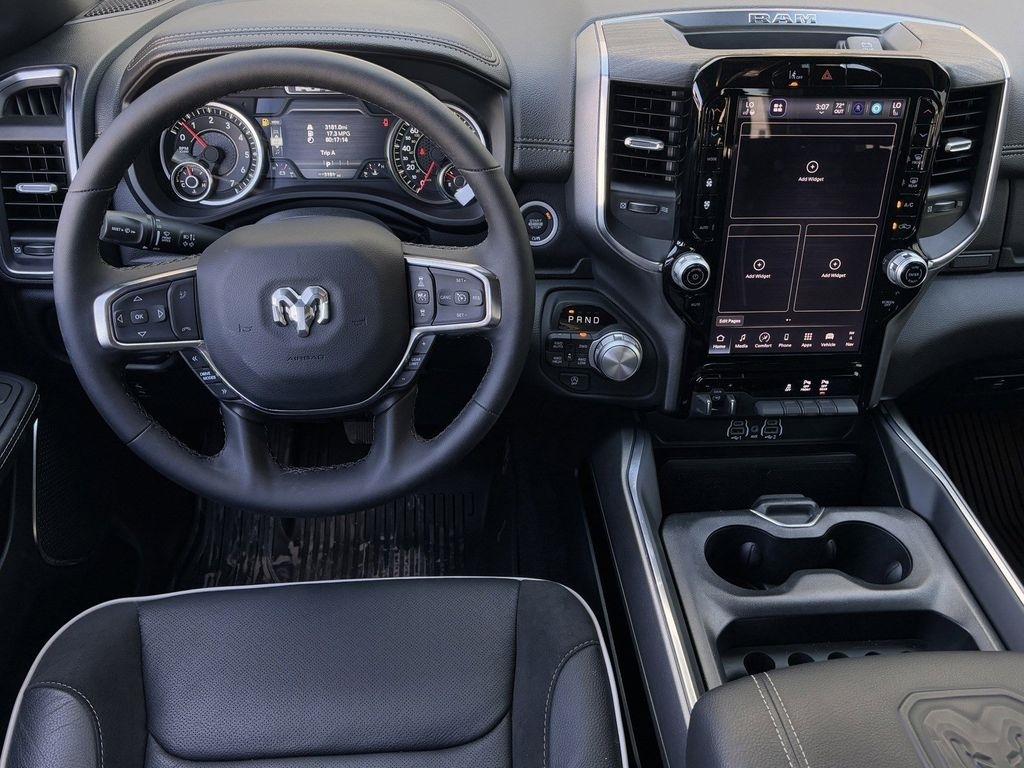 RAM 1500 Laramie Crew Cab SWB 4WD 2025