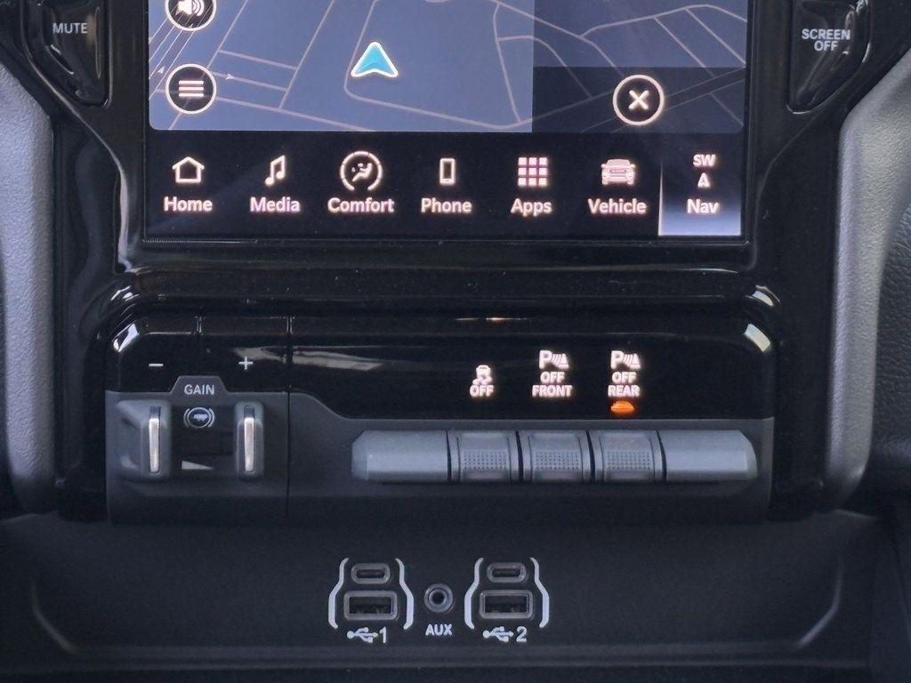 RAM 1500 Laramie Crew Cab SWB 4WD 2025