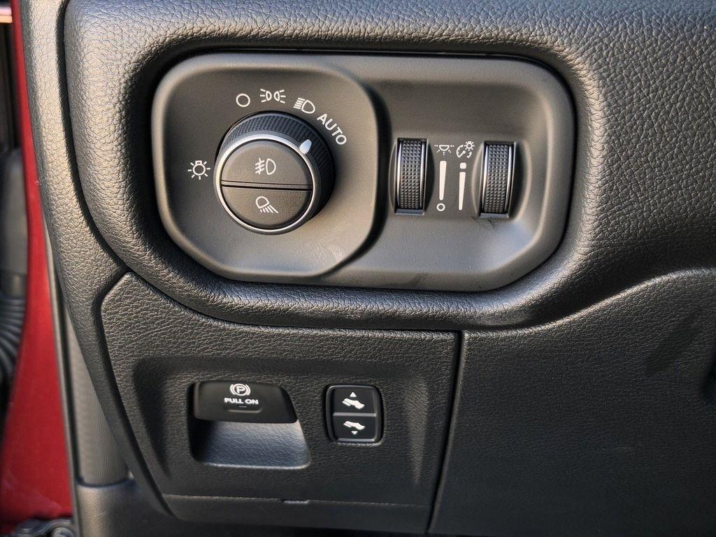 RAM 1500 Laramie Crew Cab SWB 4WD 2025