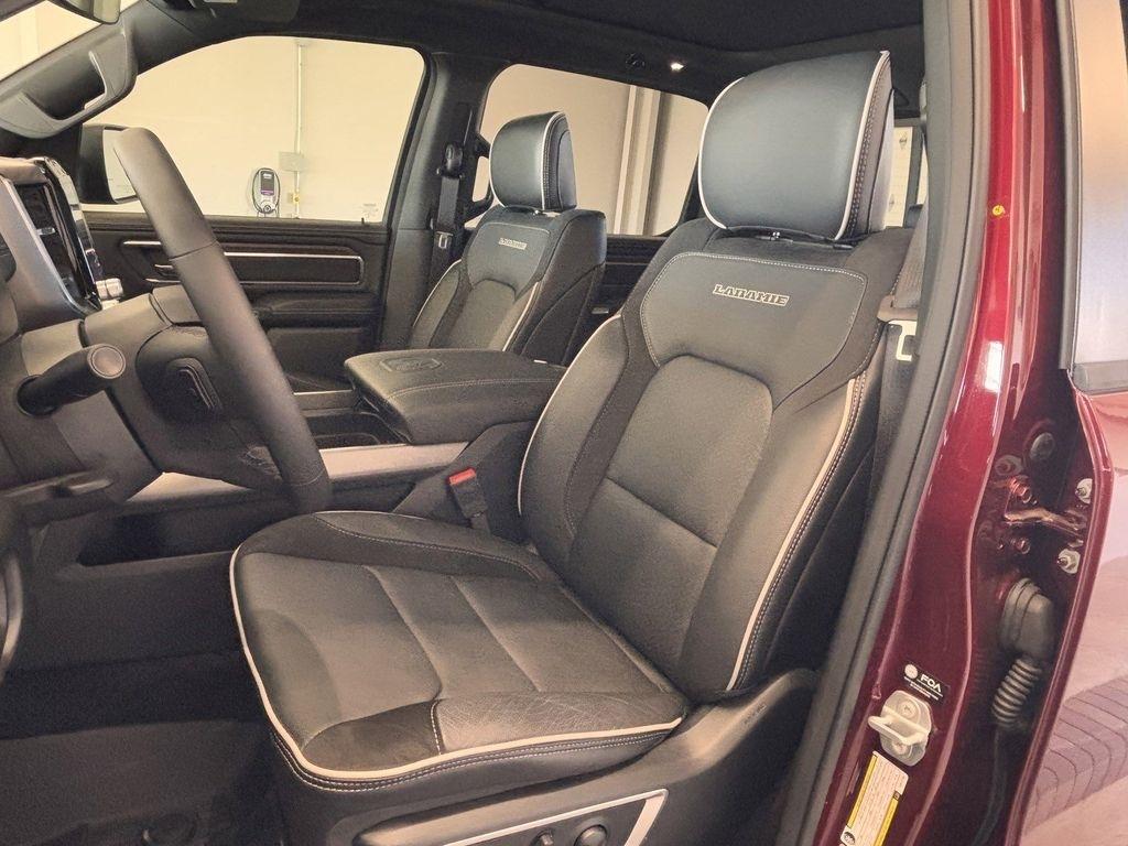 RAM 1500 Laramie Crew Cab SWB 4WD 2025