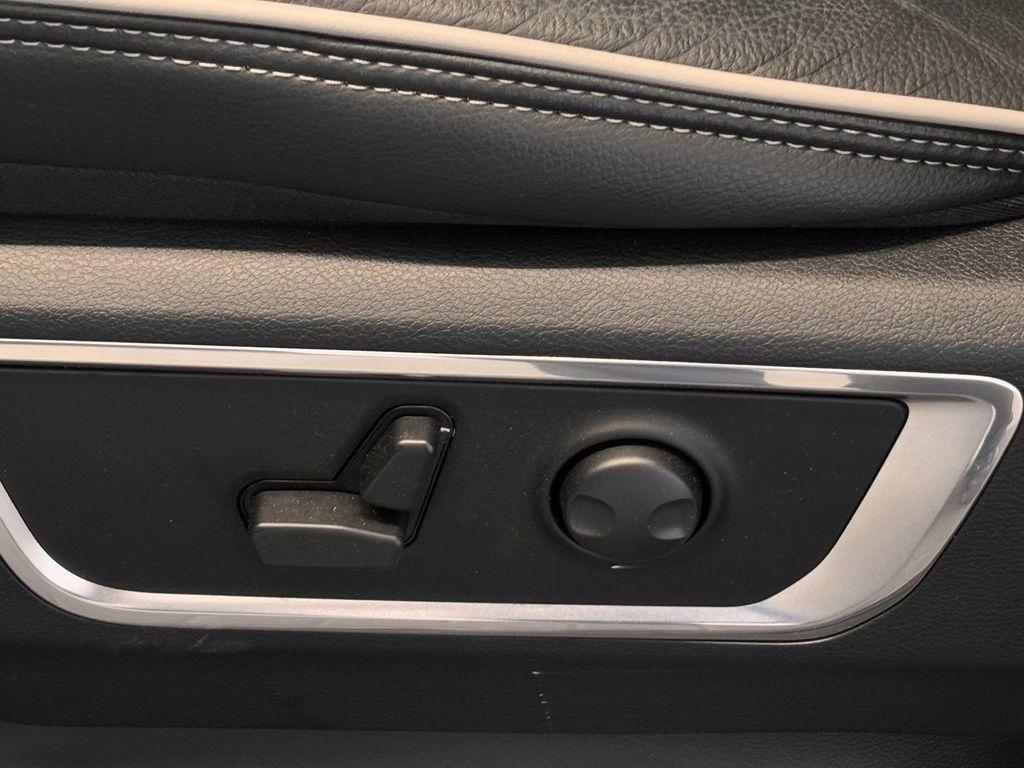 RAM 1500 Laramie Crew Cab SWB 4WD 2025