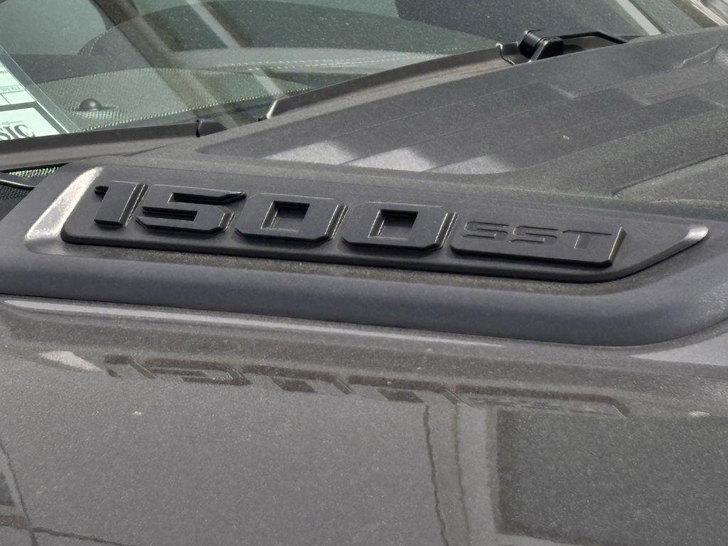 RAM 1500 Laramie Crew Cab SWB 4WD 2025