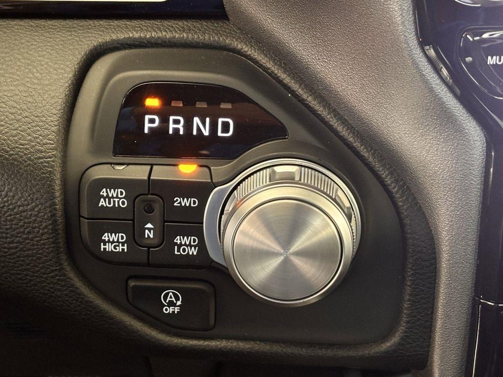 RAM 1500 Laramie Crew Cab SWB 4WD 2025