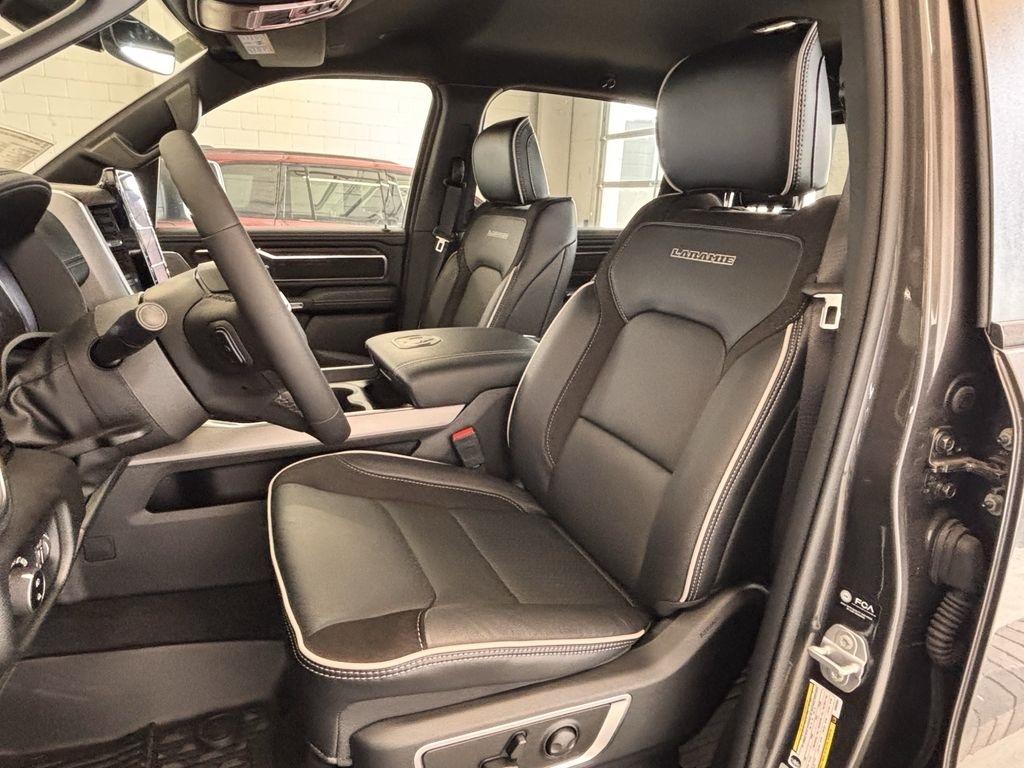 RAM 1500 Laramie Crew Cab SWB 4WD 2025