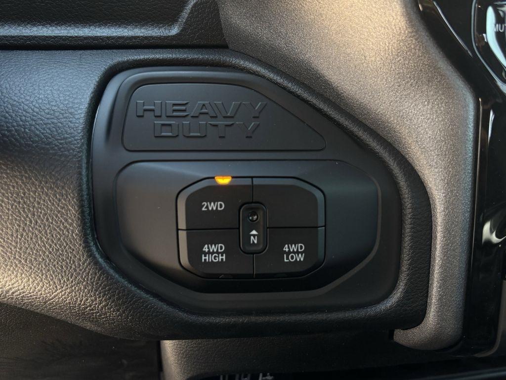 RAM 2500 Tradesman Crew Cab SWB 4WD 2026