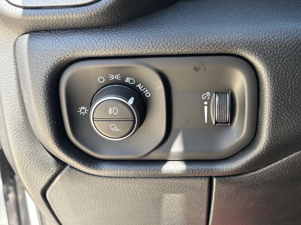 RAM 2500 Tradesman Crew Cab SWB 4WD 2026