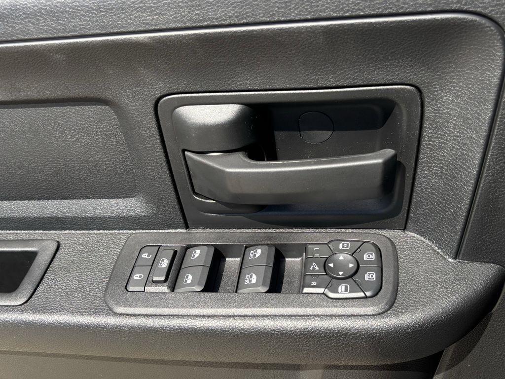 RAM 2500 Tradesman Crew Cab SWB 4WD 2026