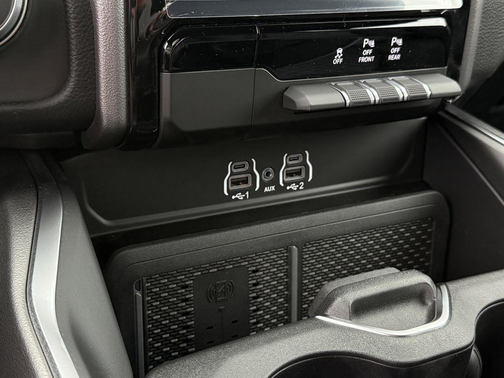 RAM 1500 Big Horn Crew Cab SWB 2WD 2026