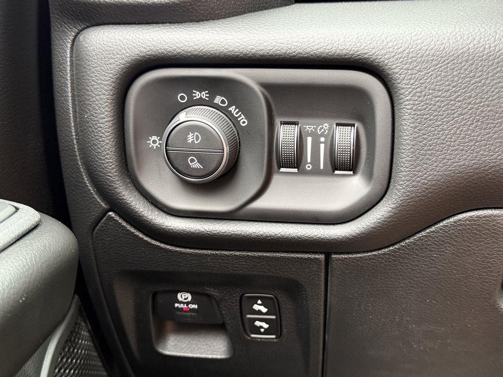 RAM 1500 Big Horn Crew Cab SWB 2WD 2026