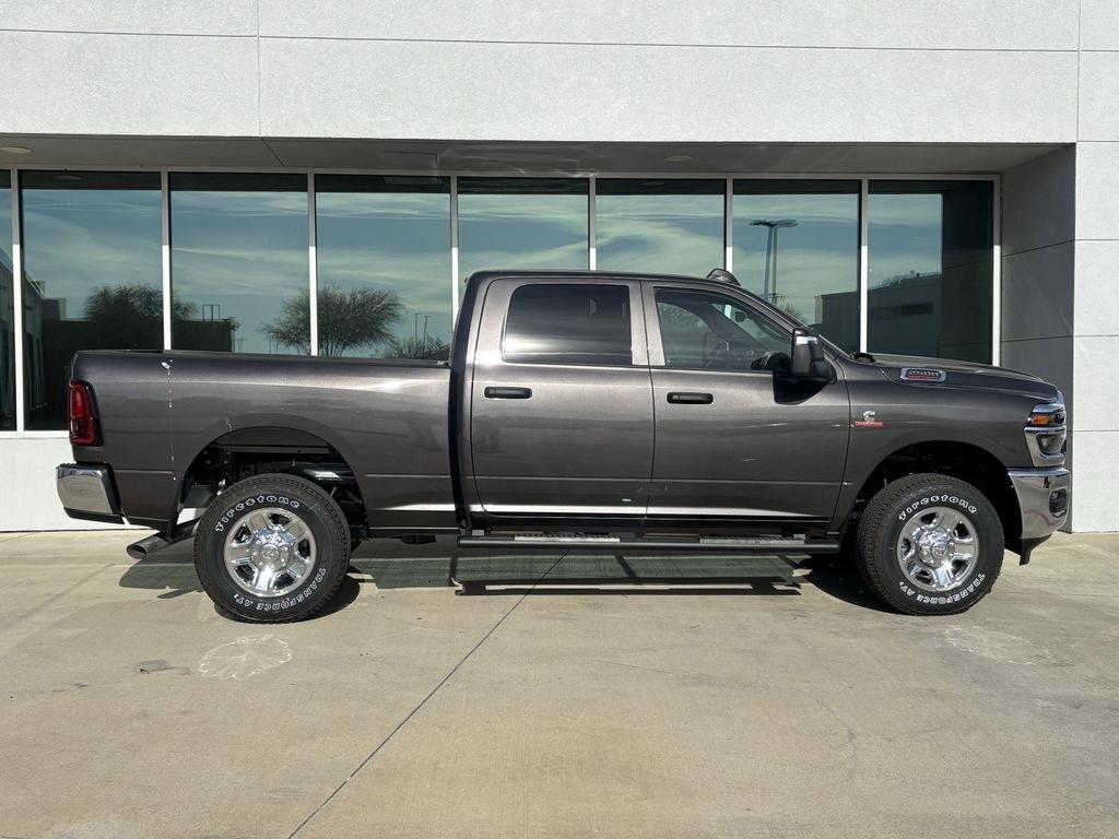 RAM 2500 Tradesman Crew Cab 4WD 2026