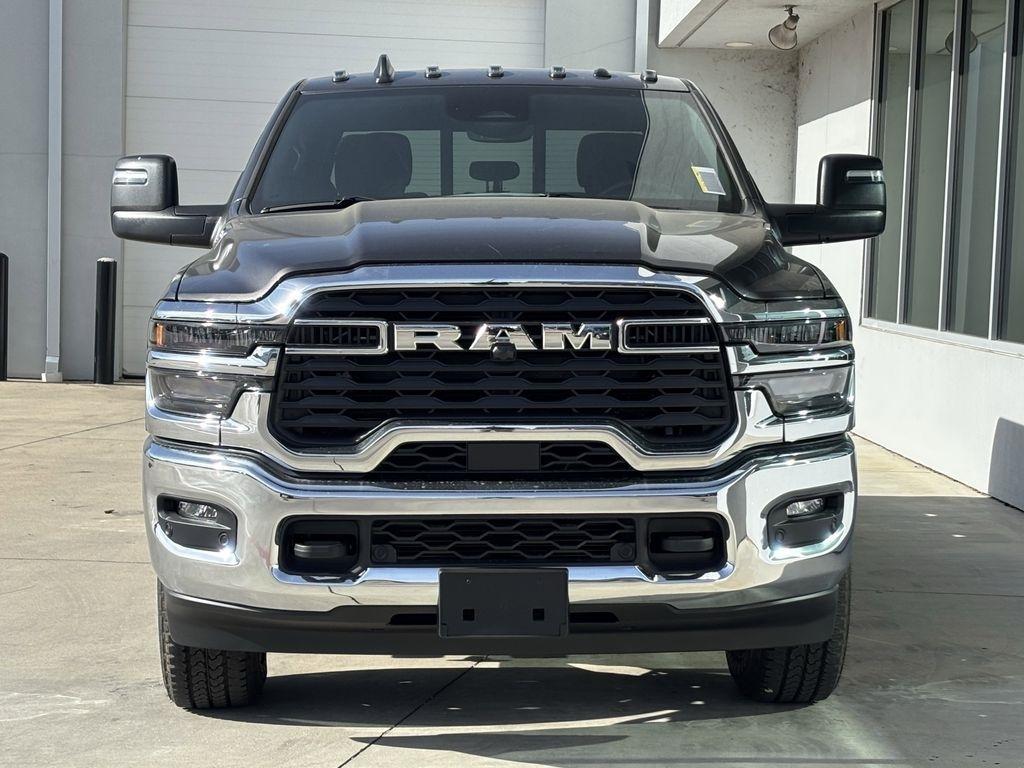 RAM 2500 Tradesman Crew Cab 4WD 2026