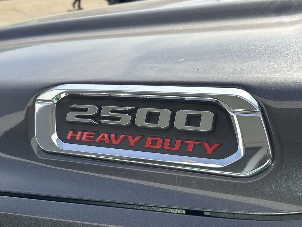 RAM 2500 Tradesman Crew Cab 4WD 2026