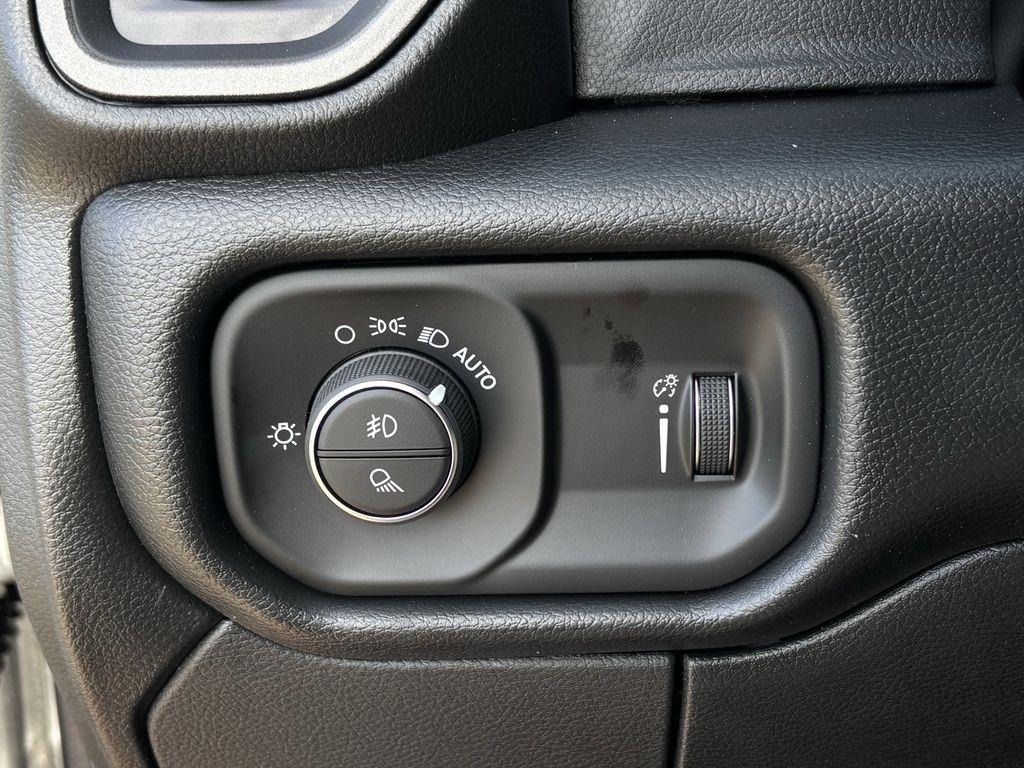 RAM 2500 Tradesman Crew Cab 4WD 2026