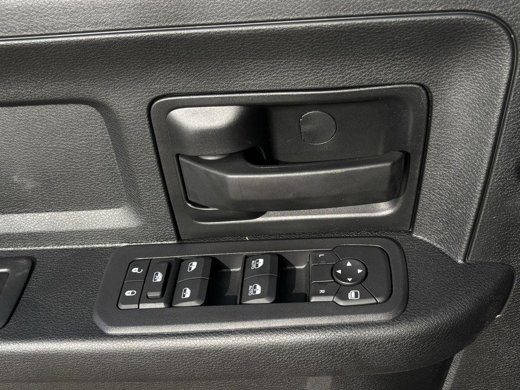 RAM 2500 Tradesman Crew Cab 4WD 2026