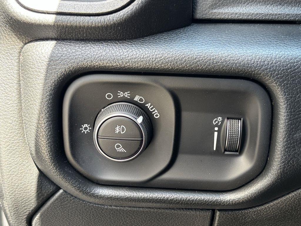 RAM 2500 Tradesman Crew Cab 4WD 2026