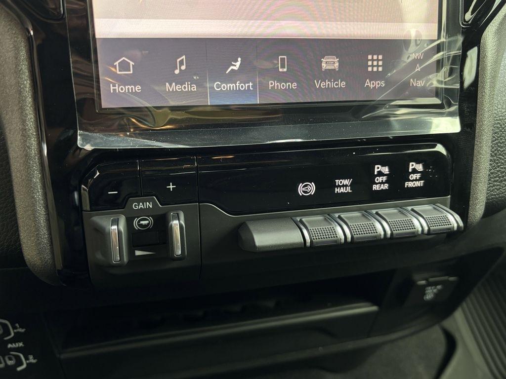RAM 2500 Tradesman Crew Cab 4WD 2026