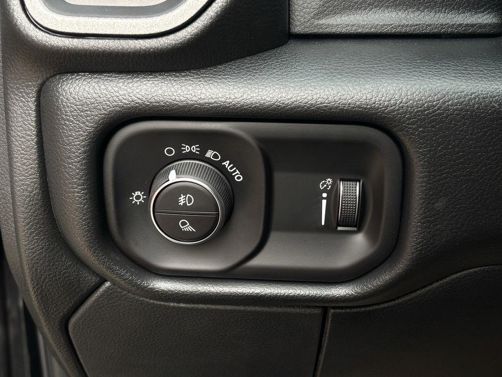 RAM 2500 Tradesman Crew Cab 4WD 2026