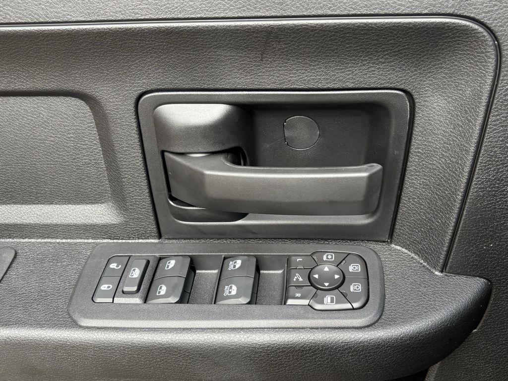 RAM 2500 Tradesman Crew Cab 4WD 2026