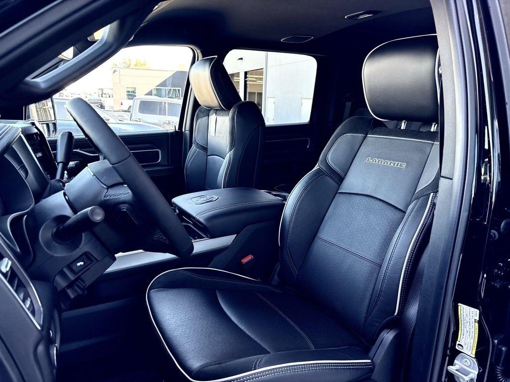 RAM 2500 Laramie Mega Cab 4WD 2026