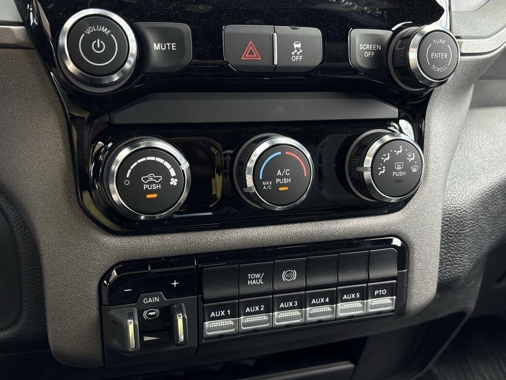RAM 3500 Crew Cab 4WD DRW 2026