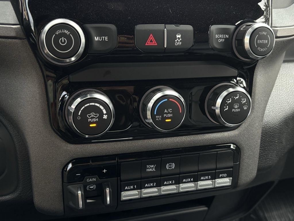 RAM 3500 Crew Cab 4WD DRW 2026